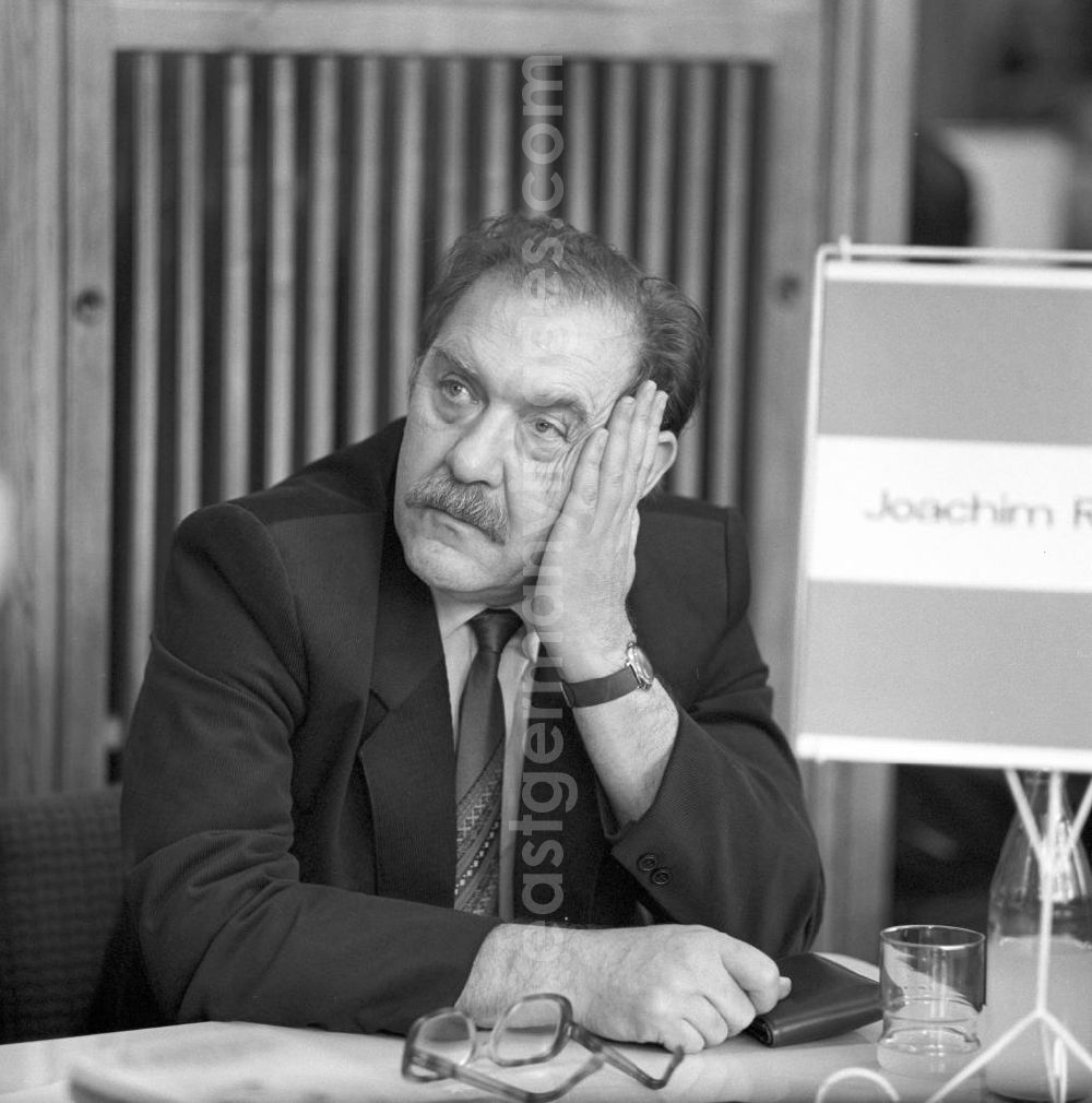 GDR photo archive: Berlin - Der Schriftsteller Joachim Rähmer auf dem Schriftstellerbasar in Halle.