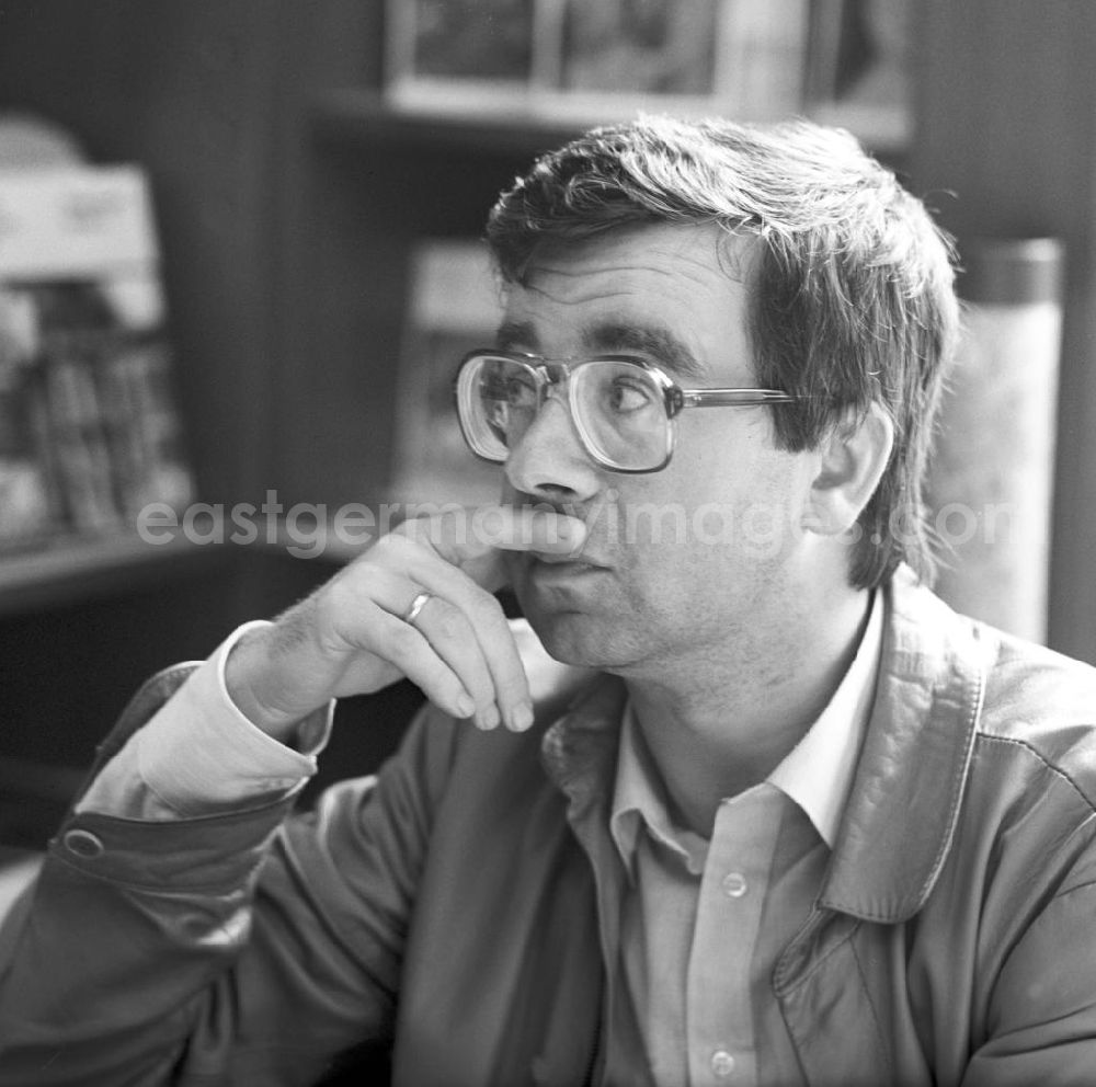 Berlin: Der Schriftsteller Jochen Hauser bei einer Autogrammstunde in der Buchhandlung Deutsche Bücherstube in Berlin.