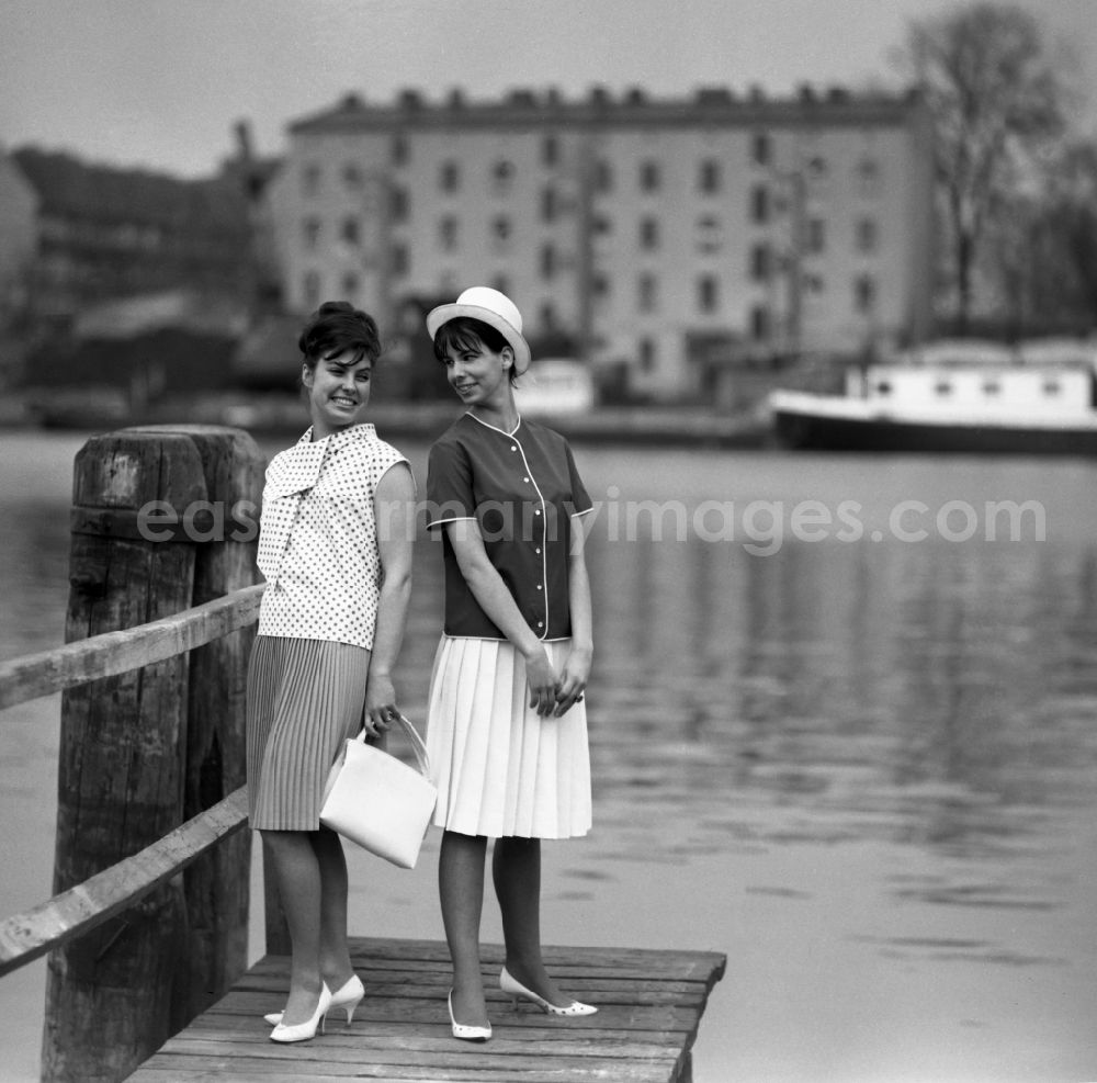 GDR picture archive: Berlin - Young women present the latest summer fashion in Eastberlin on the territory of the former GDR, German Democratic Republic. Sabine Bergmann-Pohl on the right