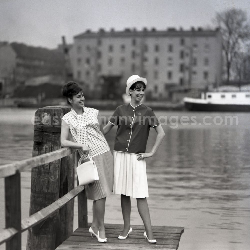 GDR image archive: Berlin - Young women present the latest summer fashion in Eastberlin on the territory of the former GDR, German Democratic Republic. Sabine Bergmann-Pohl on the right