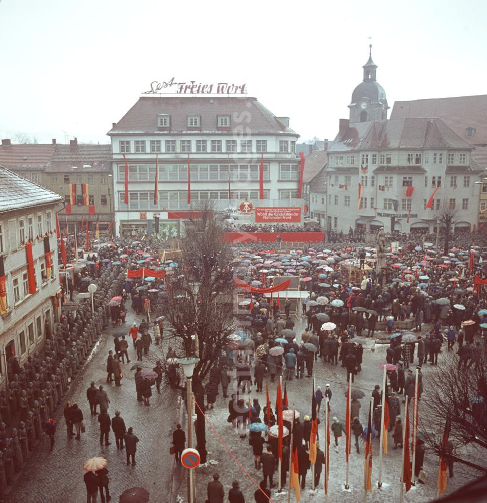 GDR photo archive: Suhl - Der Vorsitzende des Staatsrates der DDR, Walter Ulbricht, hält eine Ansprache auf einer Kundgebung in Suhl zum 5