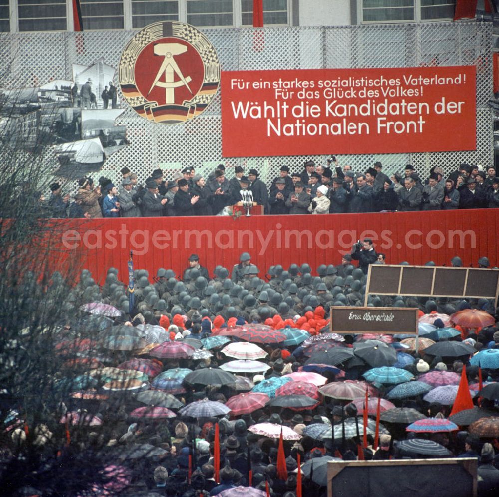 GDR image archive: Suhl - Der Vorsitzende des Staatsrates der DDR, Walter Ulbricht, hält eine Ansprache auf einer Kundgebung in Suhl zum 5