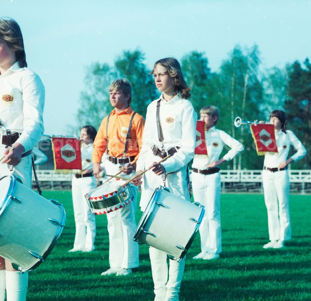 GDR image archive: Potsdam - GDR Championships fanfare trains in Potsdam in Brandenburg on the territory of the former GDR, German Democratic Republic. Here, the participants of the fanfare train from the DTSB- German Gymnastics and Sports Association