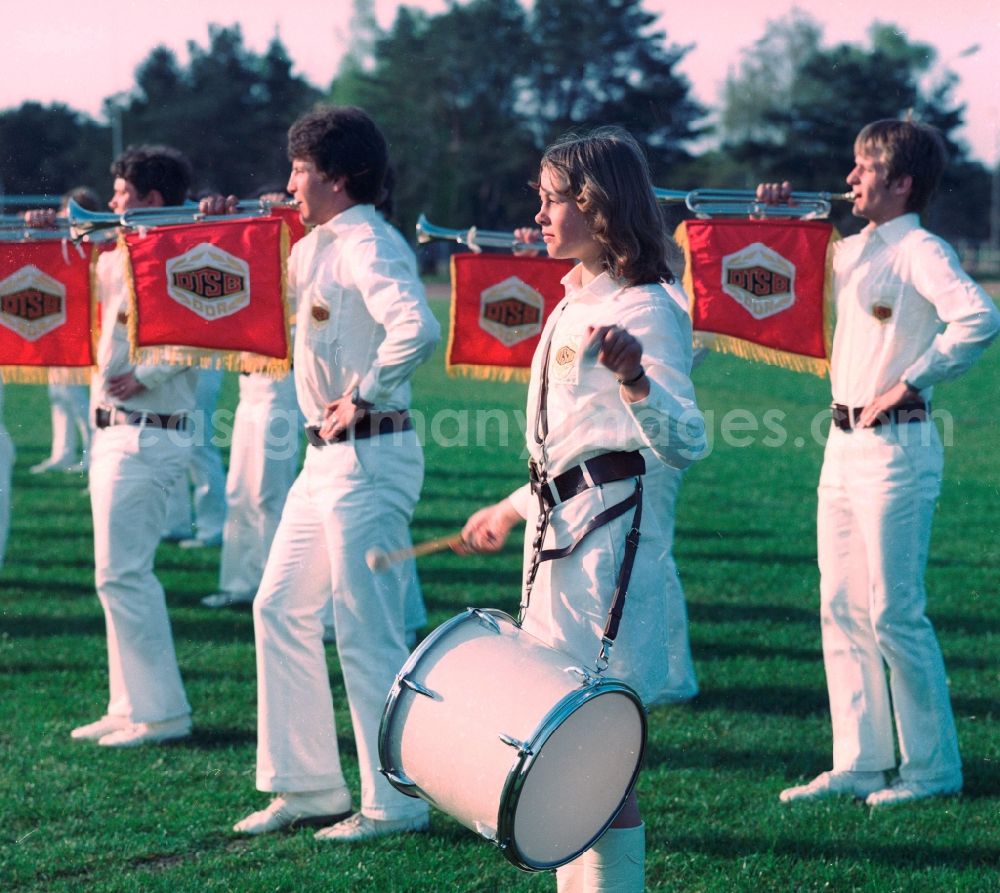 GDR picture archive: Potsdam - GDR Championships fanfare trains in Potsdam in Brandenburg on the territory of the former GDR, German Democratic Republic. Here, the participants of the fanfare train from the DTSB- German Gymnastics and Sports Association