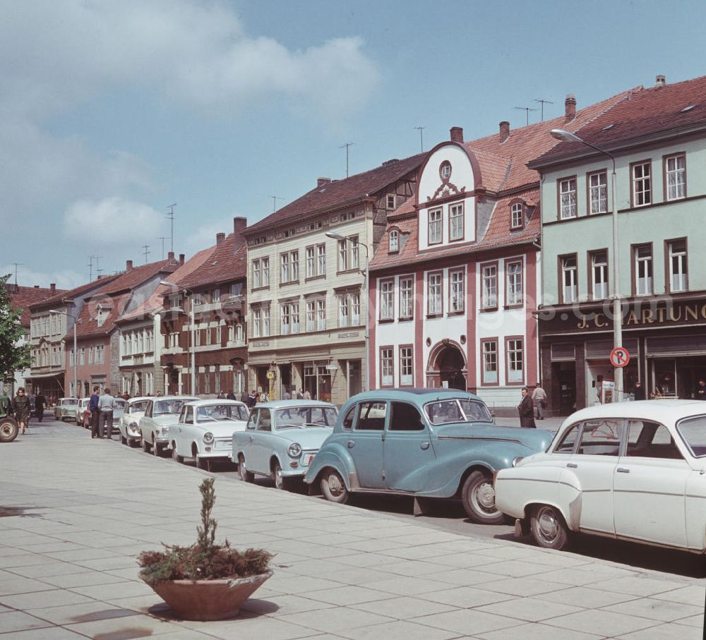 GDR image archive: Mühlhausen - Blick auf historische Bürgerhäuser am Untermarkt in Mühlhausen.