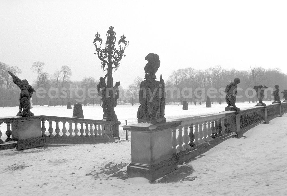 GDR image archive: Potsdam - Figures at the New Palace on the west side of the park Sanssouci in Potsdam