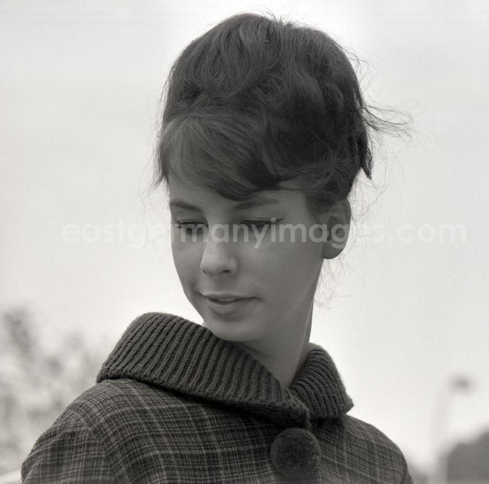 GDR picture archive: Berlin - Portrait of Mrs. Dr. Sabine Bergmann-Pohl in Eastberlin, the former capital of the GDR, German Democratic Republic