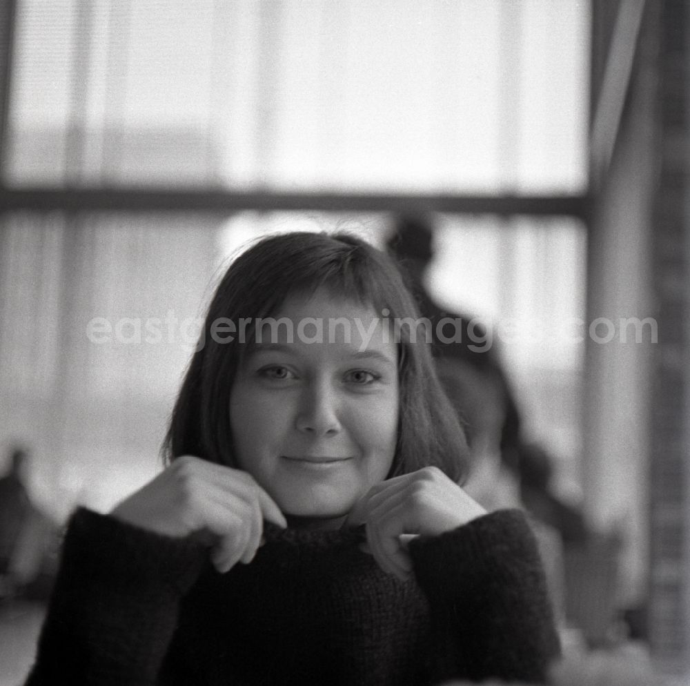 GDR image archive: Berlin - Portrait of actress Christine Lechle in Eastberlin on the territory of the former GDR, German Democratic Republic