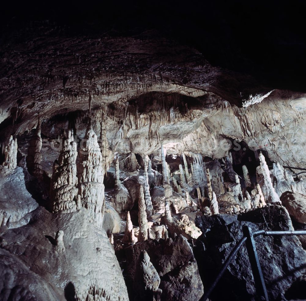 Rübeland: Blick in die Säulenhalle in der Baumannshöhle in Rübeland.