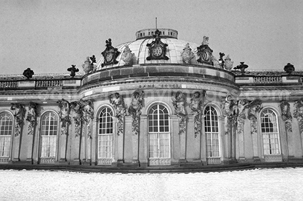 GDR picture archive: Potsdam - Mittelbau with sandstone statues of the sculptor Friedrich Christian Glume in the form of Bacchantes at Sanssouci Palace in Potsdam
