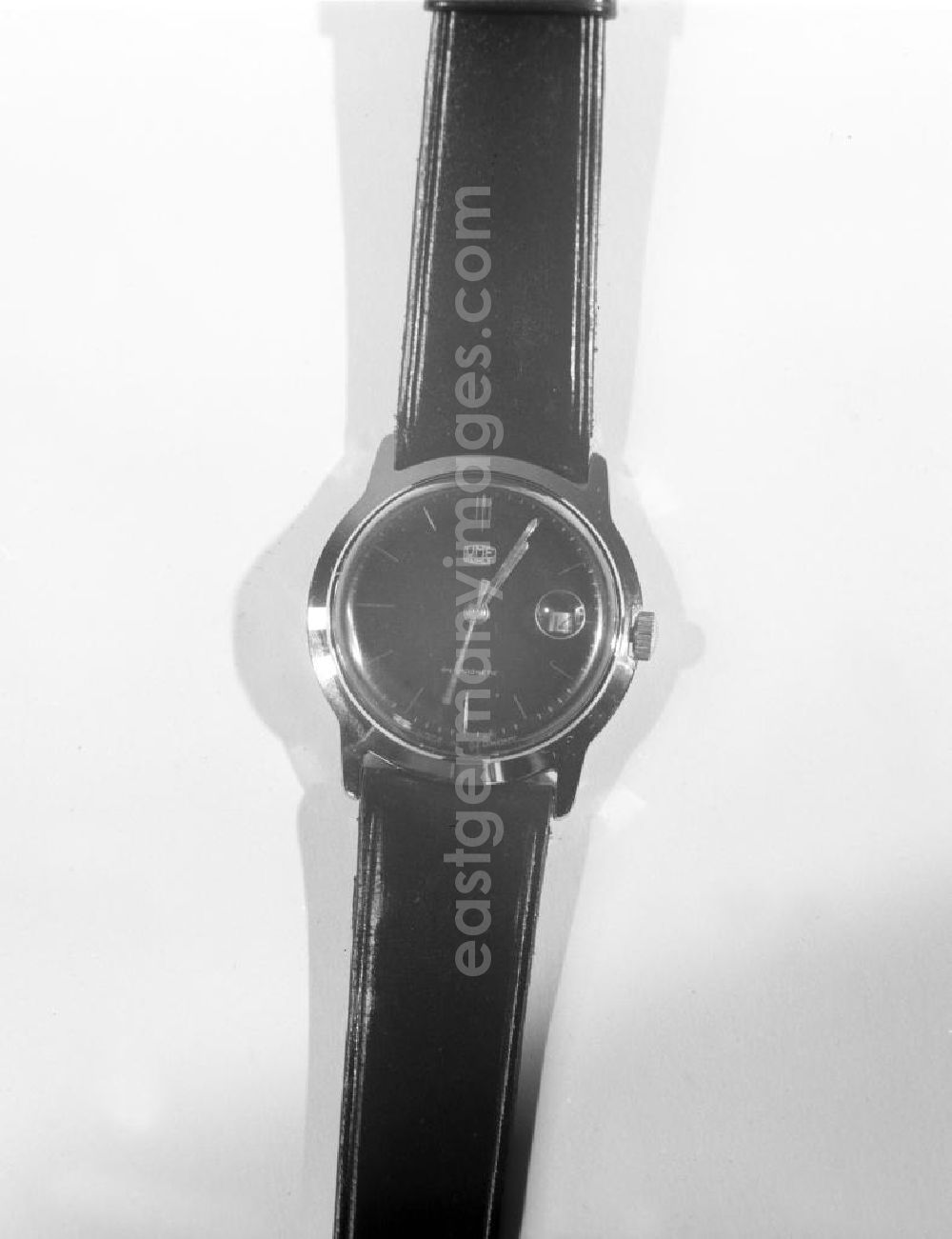 Ruhla: Blick auf eine Armbanduhr mit Datumsanzeige aus dem VEB Uhrenwerke Ruhla.