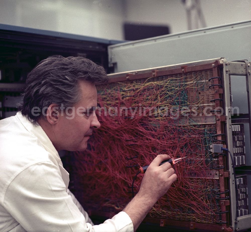 GDR photo archive: Radeberg - Electronics technician in the nationally-owned company combine Robotron Radeberg in the state Saxony