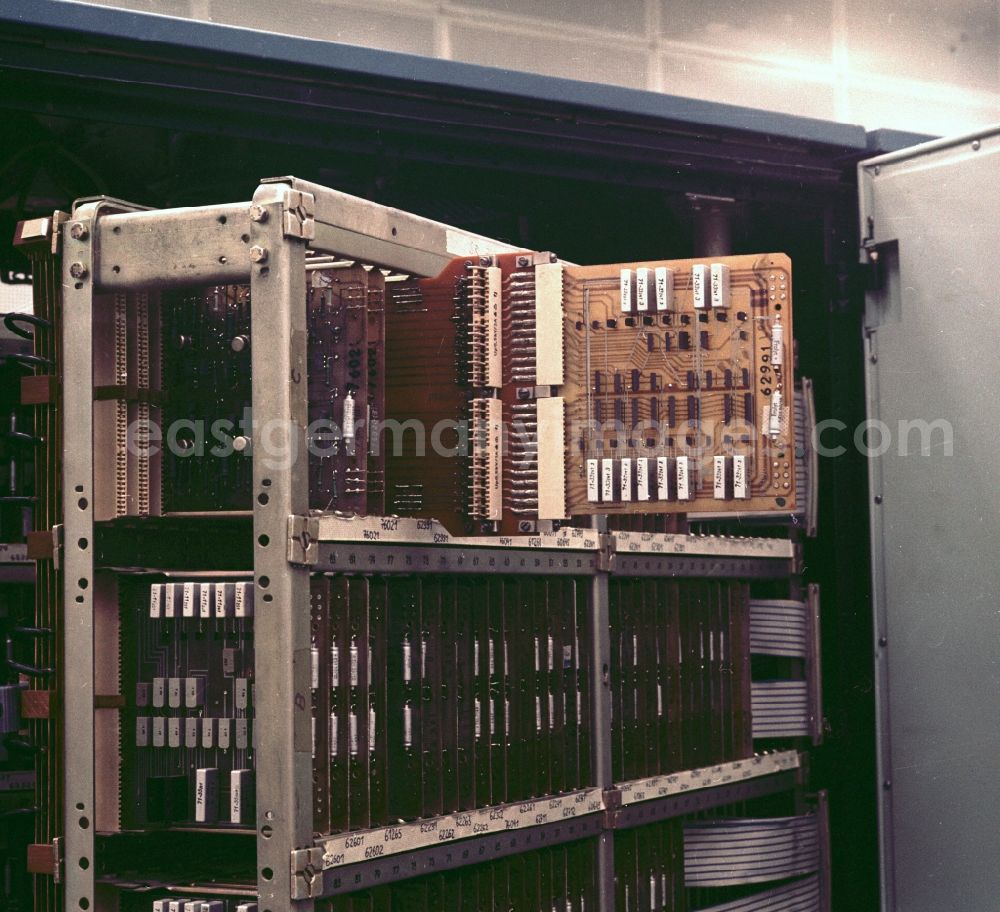 GDR picture archive: Radeberg - Mainframe computer in the nationally-owned company combine Robotron Radeberg in the state Saxony