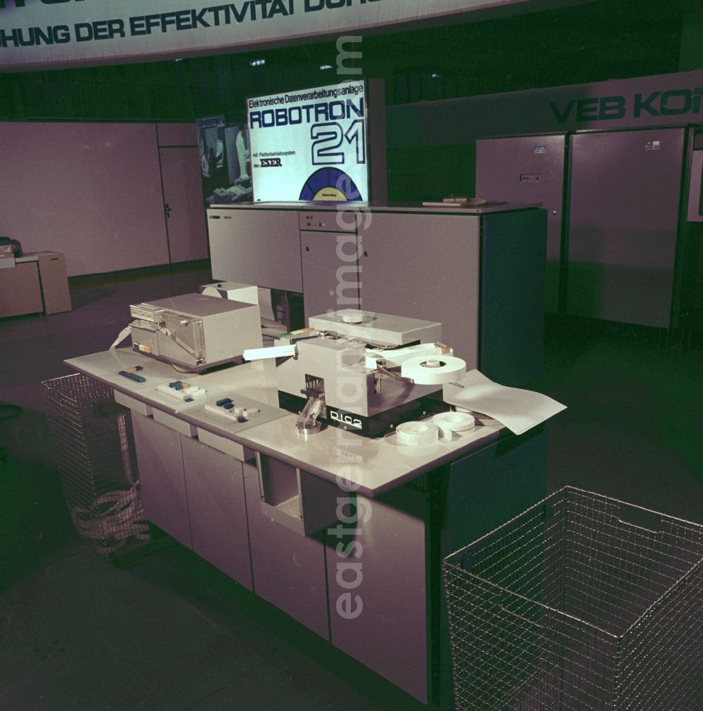GDR picture archive: Leipzig - Data processing technics from the Robotron combine at the trade fair Leipzig