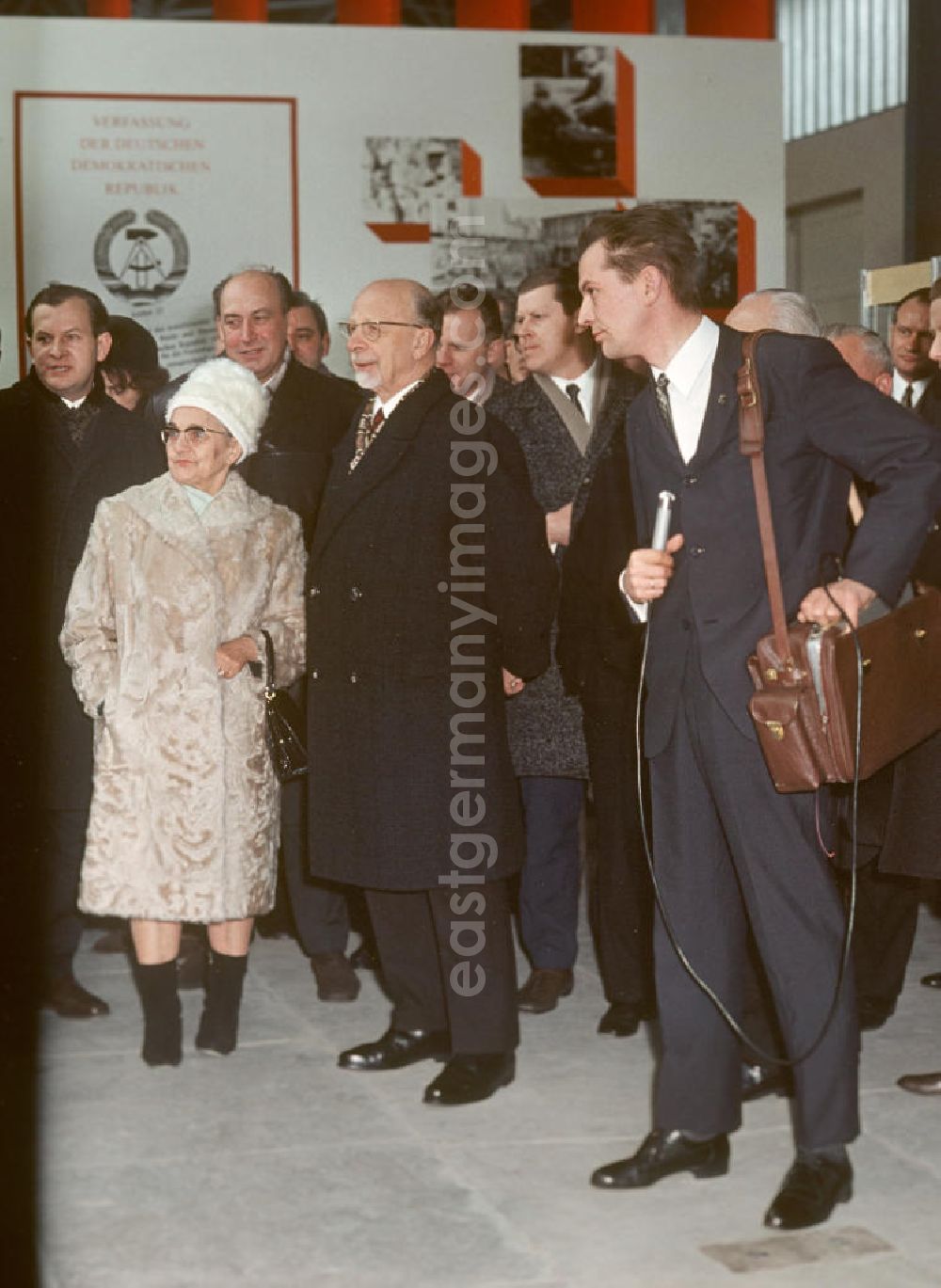 GDR picture archive: Suhl - Der Vorsitzende des Staatsrates der DDR, Walter Ulbricht, besucht für eine Kundgebung zum 5