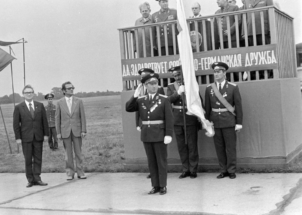 Ribnitz-Damgarten: Kurt Thieme (General Secretary of the Central Board of the Society for German-Soviet Friendship DSF) with an NVA Air Force delegation at the awarding of a ribbon of honor to the troop flag of the officers of the GSSD Group of Soviet Armed Forces in Germany at the airfield in Ribnitz-Damgarten, Mecklenburg- Western Pomerania in the territory of the former GDR, German Democratic Republic