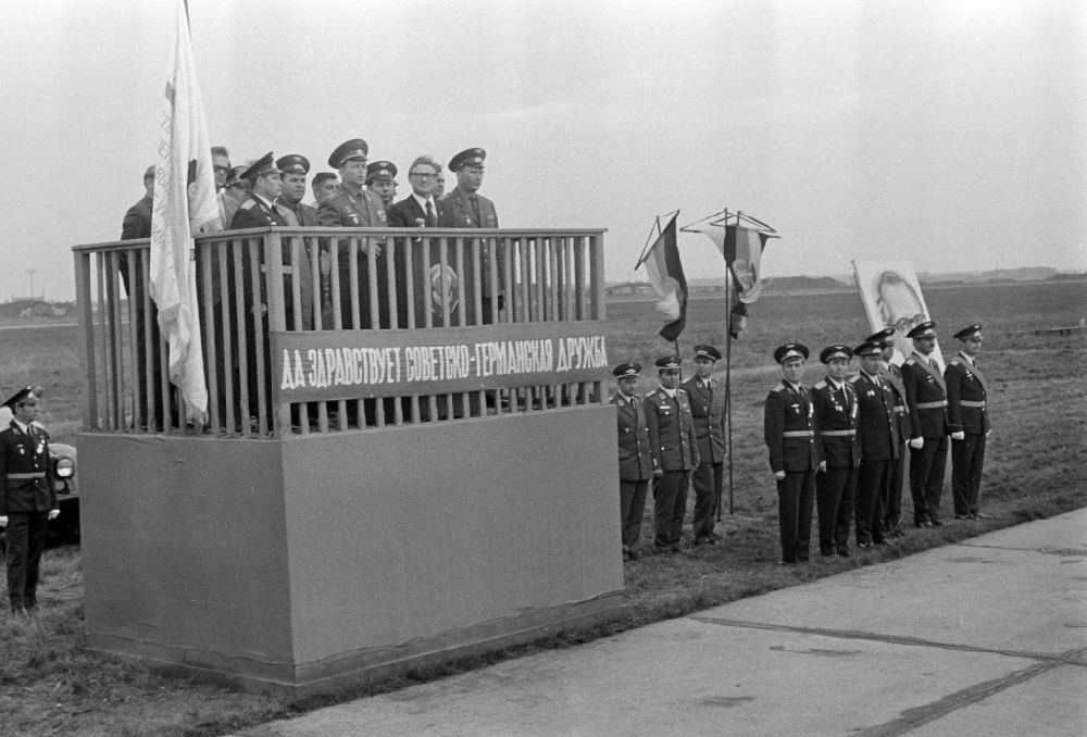 Ribnitz-Damgarten: Kurt Thieme (General Secretary of the Central Board of the Society for German-Soviet Friendship DSF) with an NVA Air Force delegation at the awarding of a ribbon of honor to the troop flag of the officers of the GSSD Group of Soviet Armed Forces in Germany at the airfield in Ribnitz-Damgarten, Mecklenburg- Western Pomerania in the territory of the former GDR, German Democratic Republic