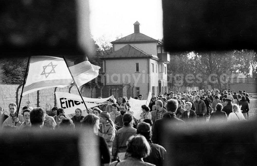 GDR photo archive: Sachsenhausen - Demo gegen Ausländerhaß in Sachsenhausen 04.1
