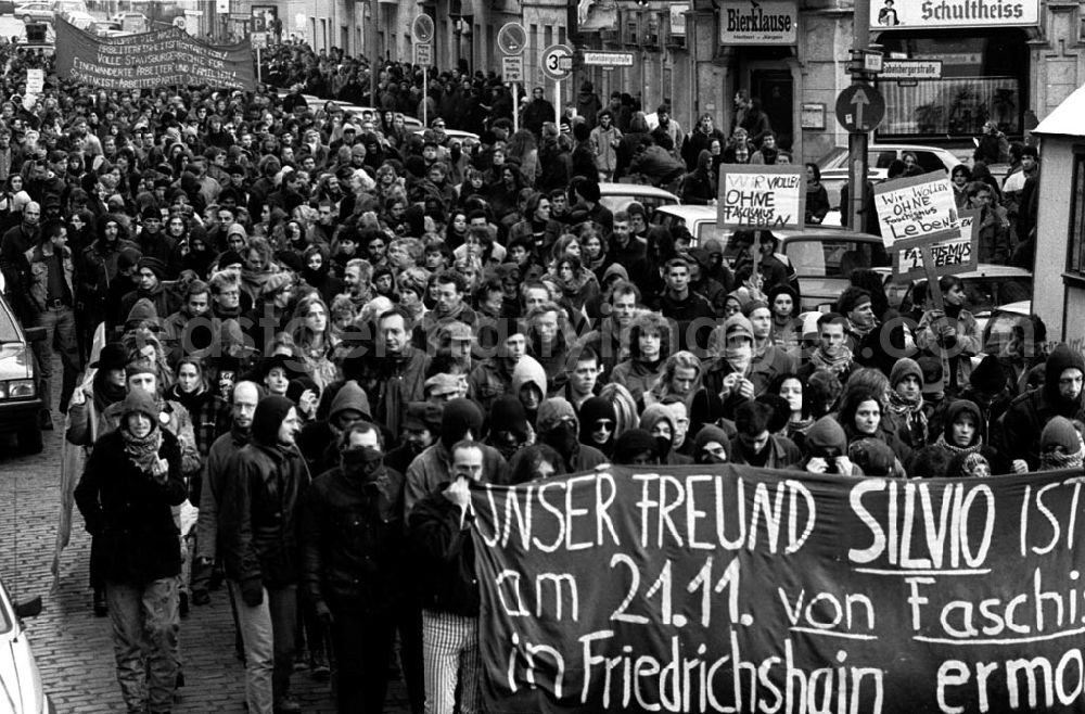 GDR photo archive: Berlin - Demo gegen Ermordung von Hausbesetzer 22.11.92