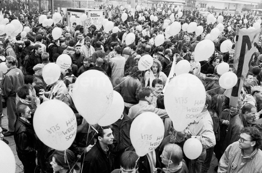 GDR image archive: Berlin - Homosexual Demo in Berlin