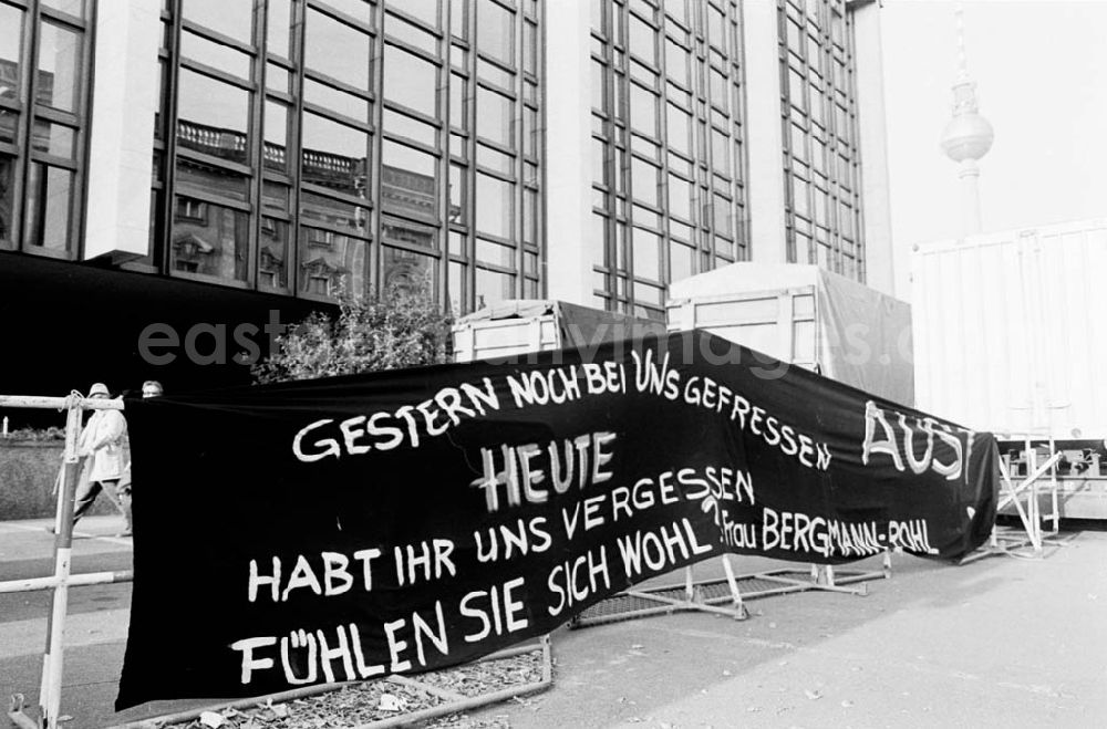 GDR picture archive: Berlin - Demo der Palast-Mitarbeiter