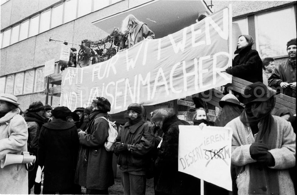 GDR image archive: Berlin - Pankow - Demo der Wehrdienstverweigerer in Berlin/Pankow