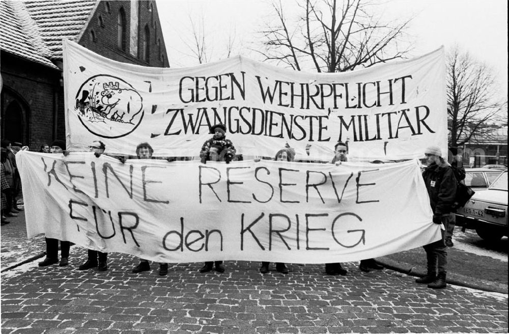 Berlin - Pankow: Demo der Wehrdienstverweigerer in Berlin/Pankow