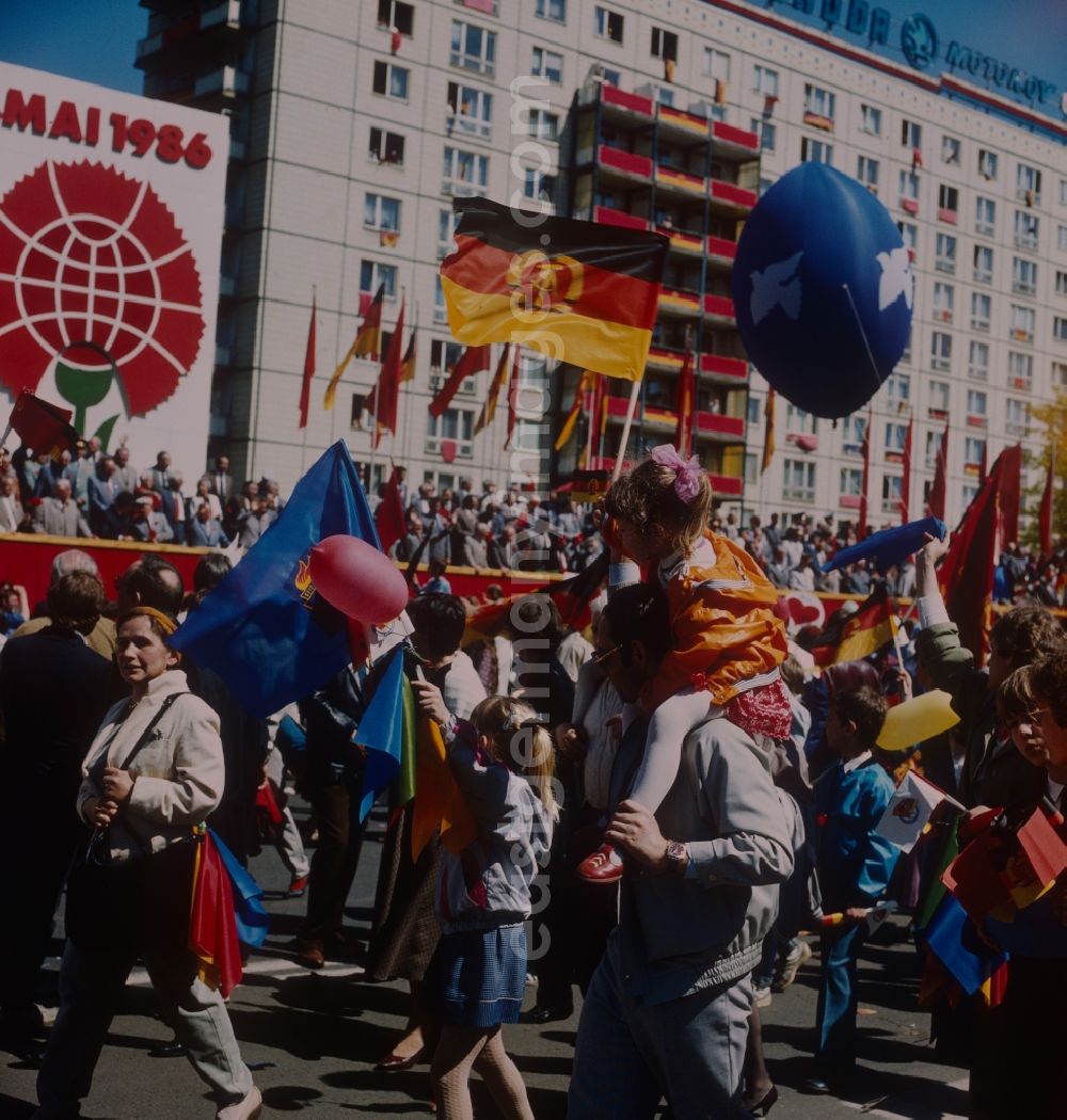GDR picture archive: Berlin - Mitte - Demonstration on the occasion of the 1st May 1986 as Berlin the capital of the GDR