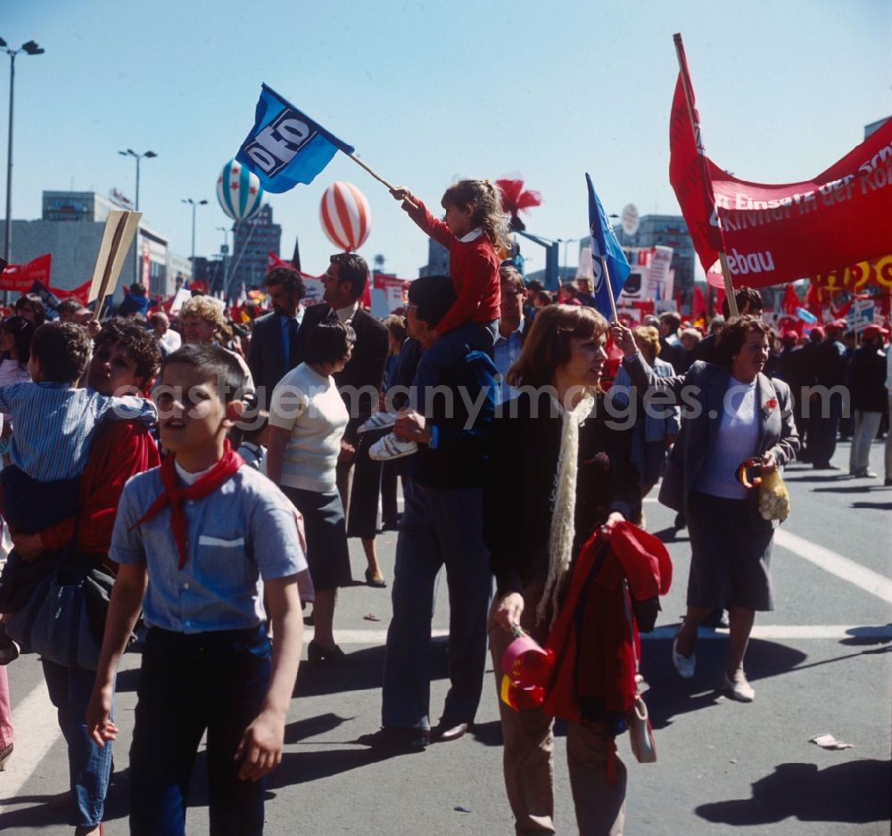 GDR image archive: Berlin - Mitte - Demonstration on the occasion of the 1st May 1986 as Berlin the capital of the GDR