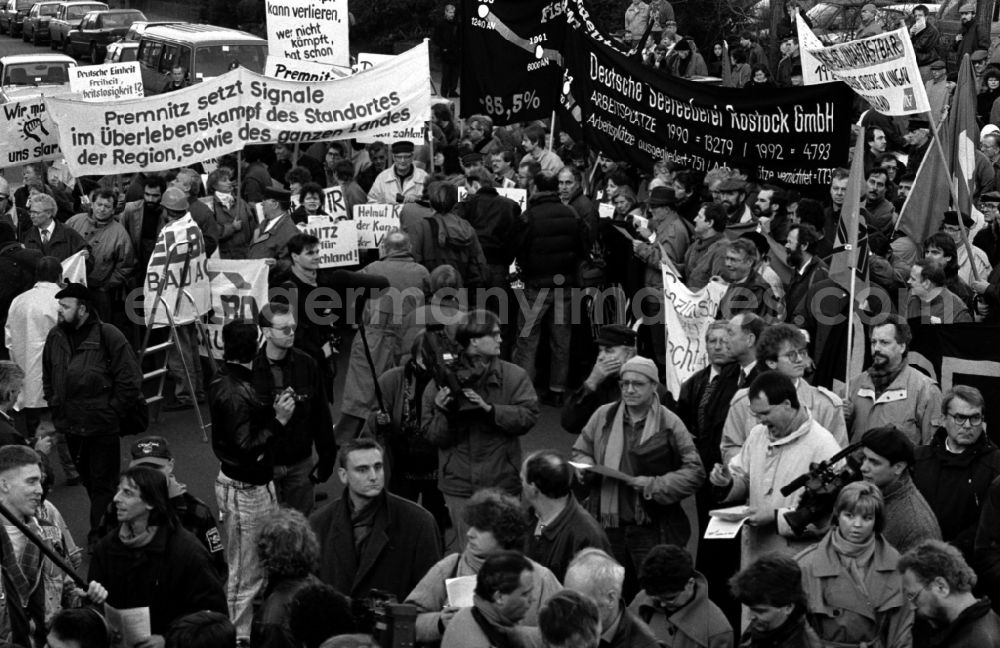 GDR picture archive: Berlin - Demonstration and street protest action before the trust headquarters at Wilhelmstrasse in Berlin, the former capital of the GDR, German Democratic Republic