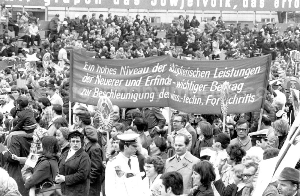 GDR photo archive: Berlin - Demonstration and street action zum 1. Mai on Karl-Marx-Allee in the district Mitte in Berlin, the former capital of the GDR, German Democratic Republic