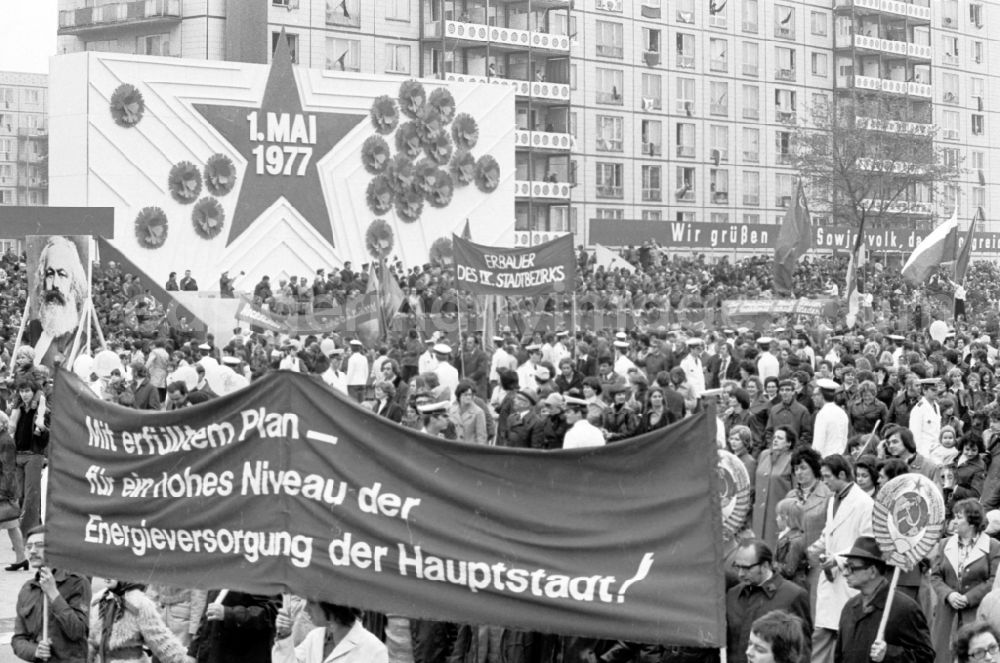 GDR image archive: Berlin - Demonstration and street action zum 1. Mai on Karl-Marx-Allee in the district Mitte in Berlin, the former capital of the GDR, German Democratic Republic