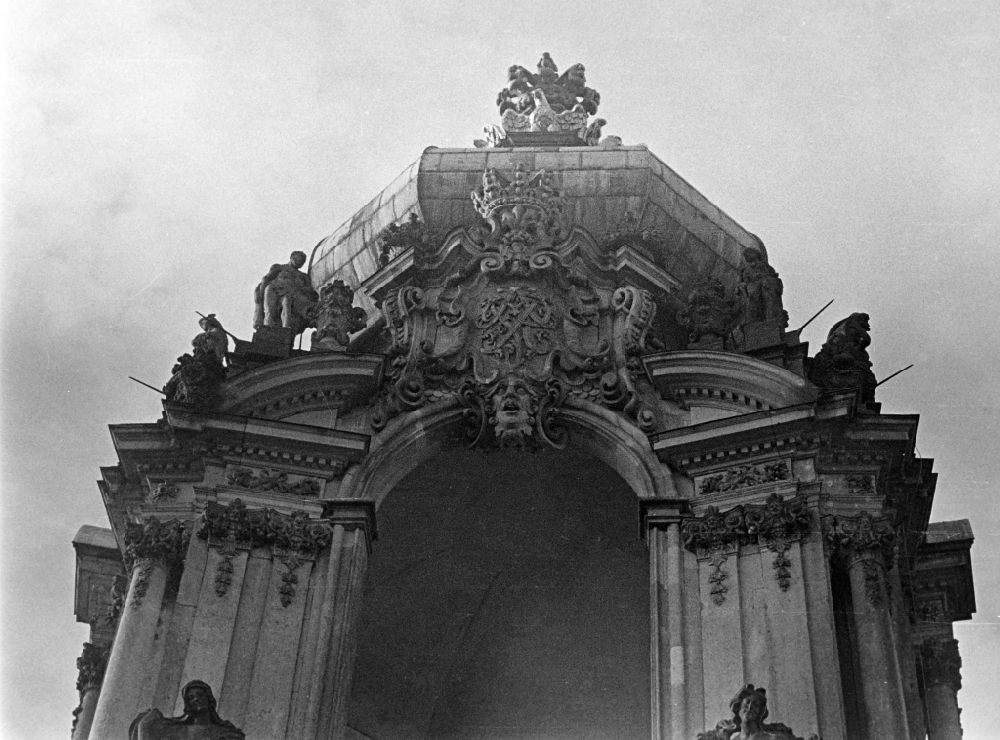 GDR photo archive: Dresden - Building of the listed monument Kronentor in the Dresden Zwinger on the street Ostra-Allee in the Altstadt district of Dresden, Saxony in the territory of the former GDR, German Democratic Republic