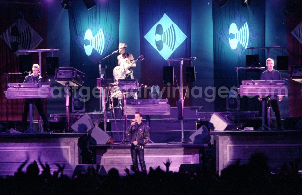 GDR image archive: Berlin - Concert by the synth rock and synth pop group Depeche Mode at the Werner Seelenbinder Halle in Berlin Eastberlin on the territory of the former GDR, German Democratic Republic