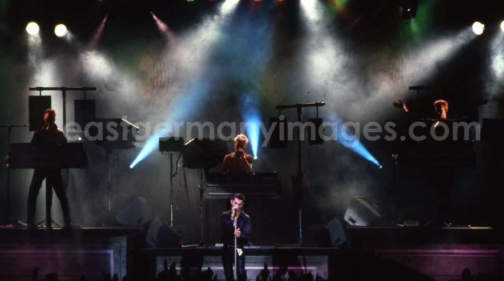 GDR photo archive: Berlin - Concert by the synth rock and synth pop group Depeche Mode at the Werner Seelenbinder Halle in Berlin Eastberlin on the territory of the former GDR, German Democratic Republic