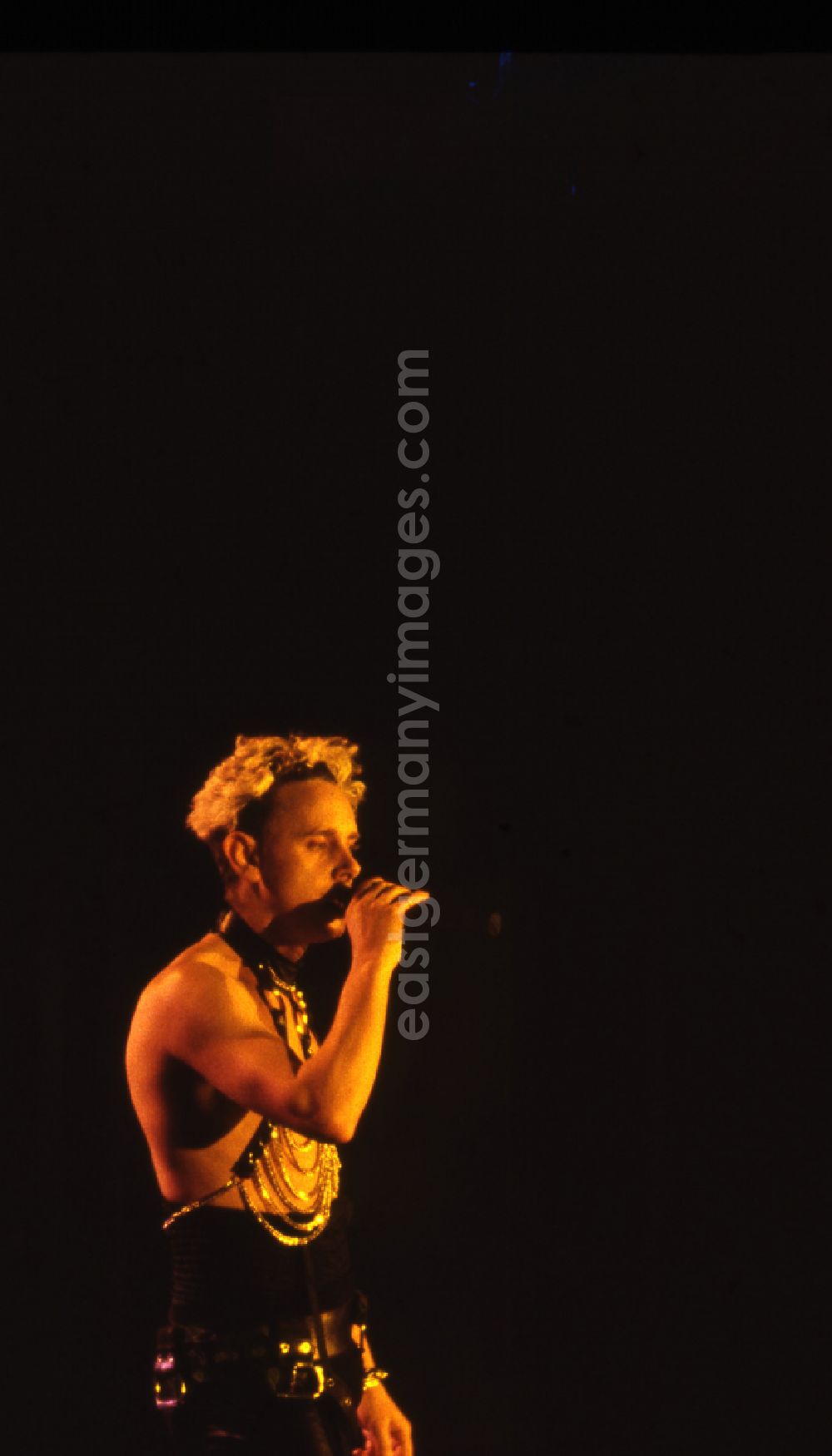 Berlin: Concert by the synth rock and synth pop group Depeche Mode at the Werner Seelenbinder Halle in Berlin Eastberlin on the territory of the former GDR, German Democratic Republic