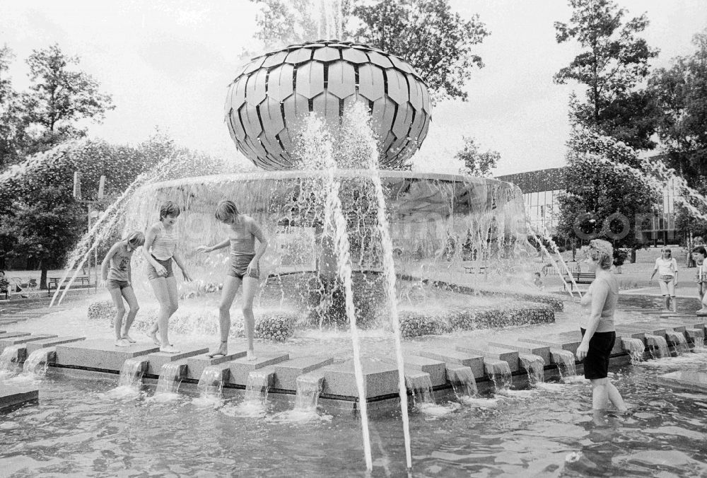 GDR image archive: Berlin - The well in the leisure centre and recreation centre (FEZ) in the Wuhlheide in Berlin, the former capital of the GDR, German democratic republic