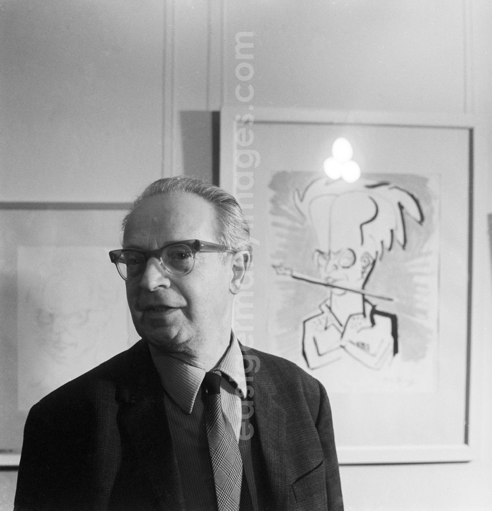 GDR picture archive: Berlin - The graphic designer and cartoonist Herbert Sandberg (19