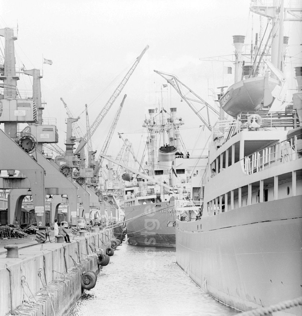 GDR photo archive: Rostock - The port of Rostock on the lower Warnow in Rostock in Mecklenburg-Vorpommern on the territory of the former GDR, German Democratic Republic