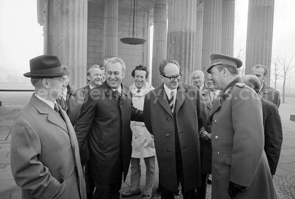 GDR picture archive: Berlin - The commander of the Soviet sector of Berlin, general Artur Kunath, with politicians at the Brandenburg Gate in Berlin, the former capital of the GDR, German democratic republic