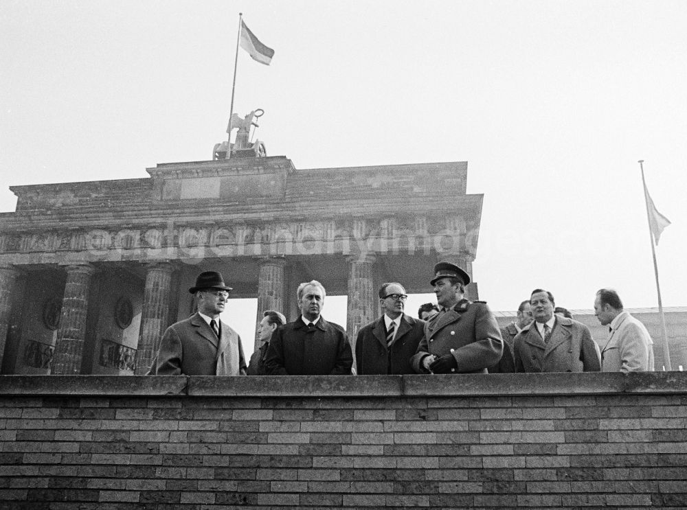 GDR image archive: Berlin - The commander of the Soviet sector of Berlin, general Artur Kunath, with politicians at the Brandenburg Gate in Berlin, the former capital of the GDR, German democratic republic