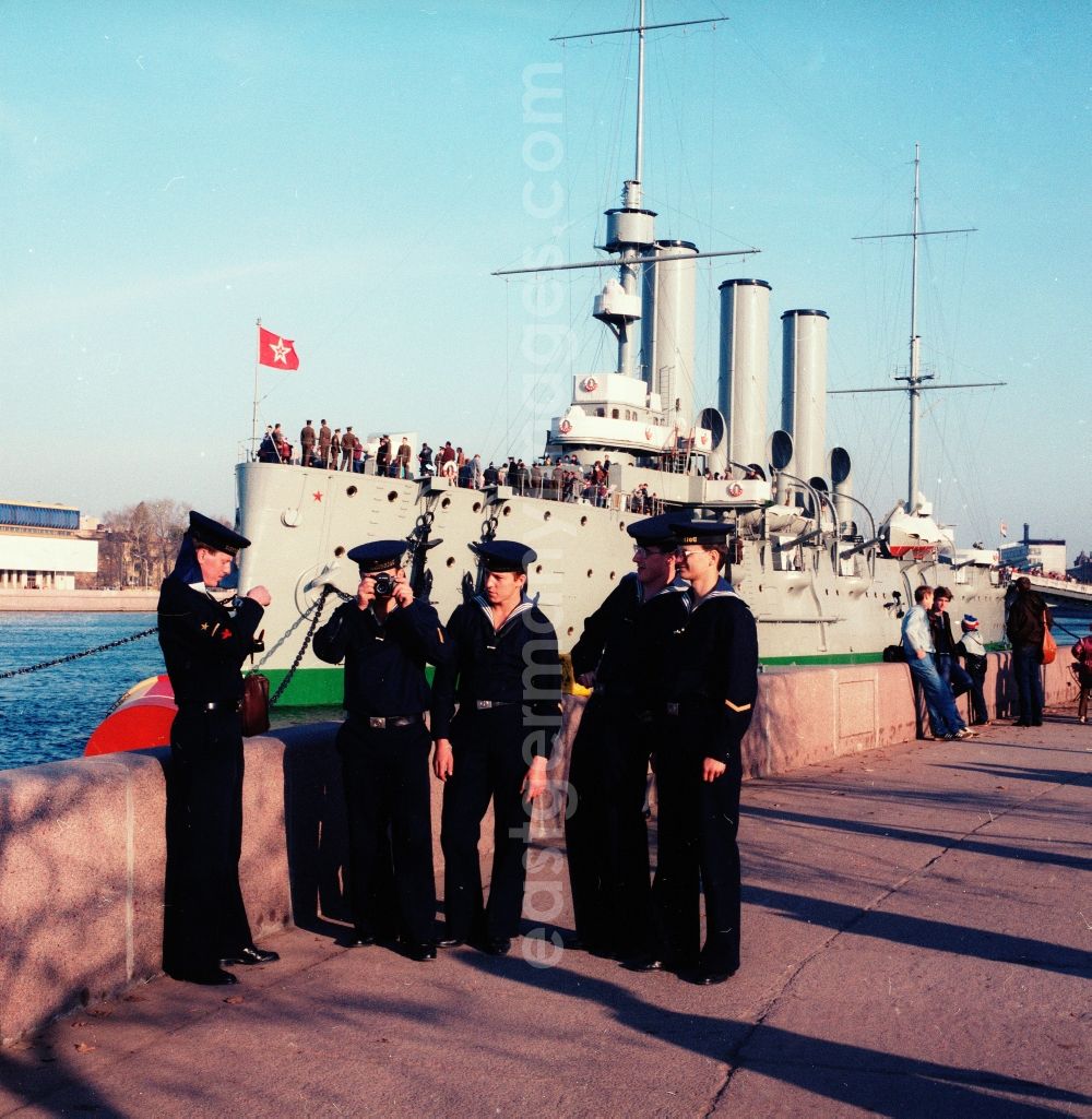 GDR picture archive: Sankt-Peterburg - The armoured cruiser Aurora on the river Neva in Leningrad, today Saint Petersburg, in Russia. Today's museum ship is known as the Aurora Battleship and is a symbol of the October Revolution