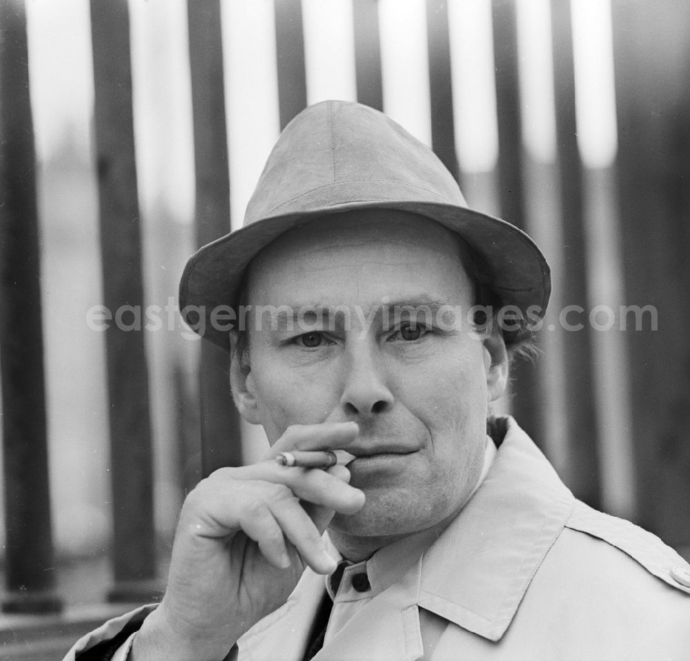 GDR photo archive: Berlin - The actor Hannjo Hasse (1921 - 1983) in Berlin, the former capital of the GDR, the German Democratic Republic. He stood not only for movies in front of the camera, he turned numerous television movies