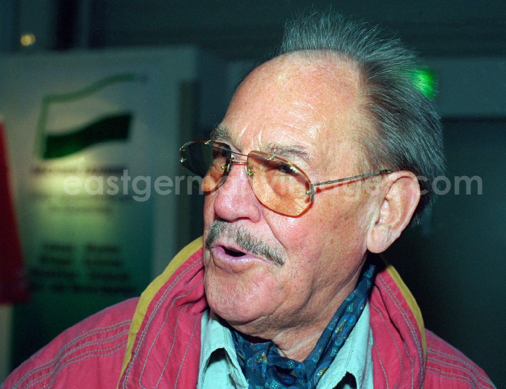 GDR picture archive: Berlin - The actor, voice actor and presenter Herbert Koefer in Berlin, the former capital of the GDR, German Democratic Republic