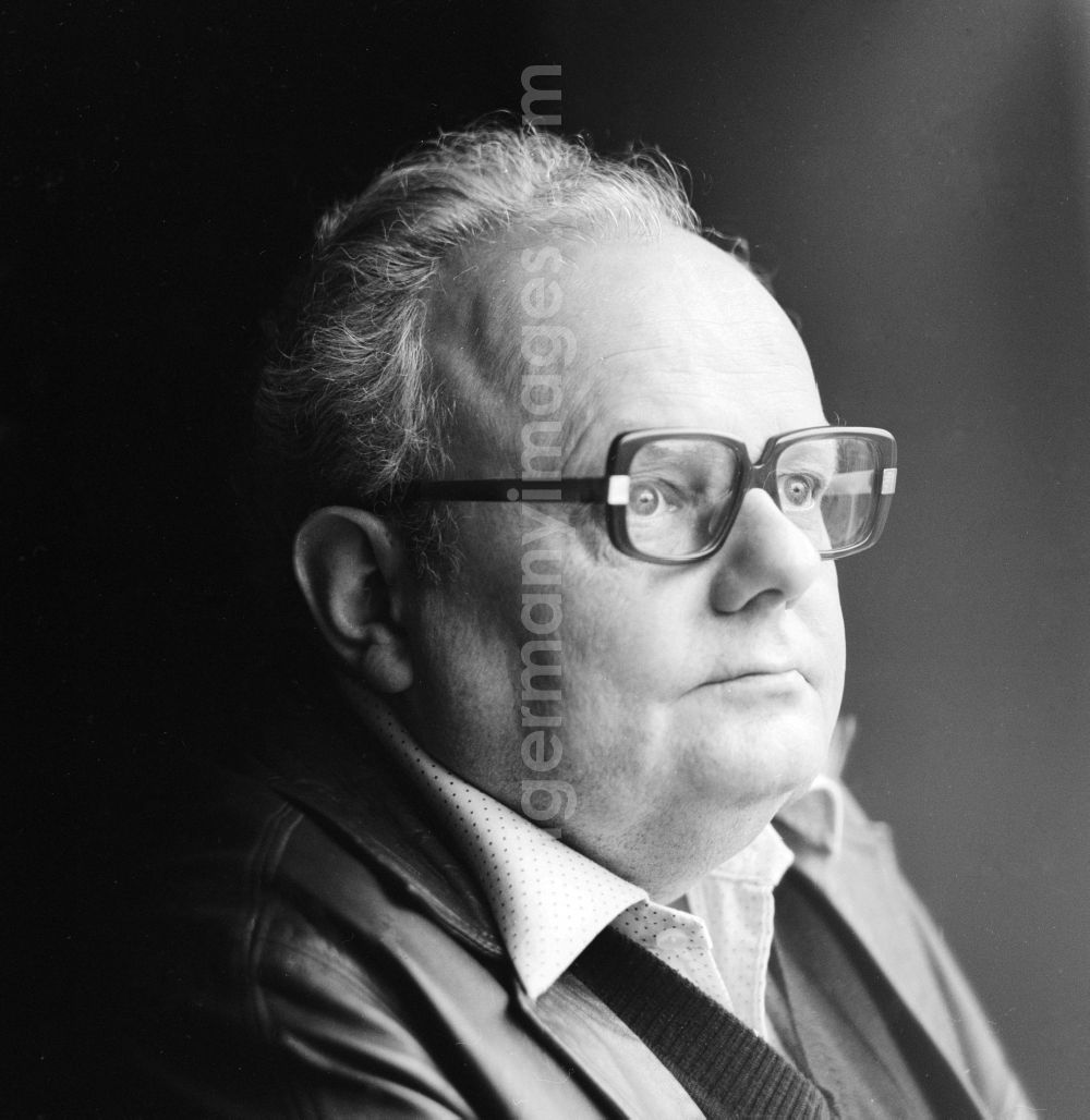 GDR image archive: Berlin - The writer, screenwriter and television writer Herbert Schauer (1924 - 1988) in Berlin, the former capital of the GDR, German Democratic Republic