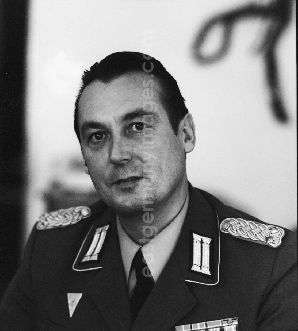 Berlin: The writer Lieutenant Colonel Heinz Senkbeil in Berlin