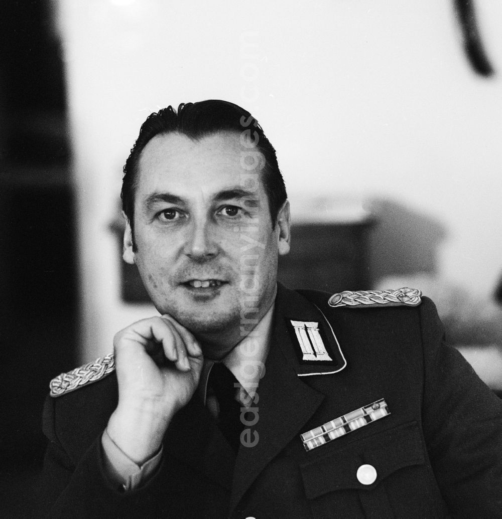 GDR image archive: Berlin - The writer Lieutenant Colonel Heinz Senkbeil in Berlin