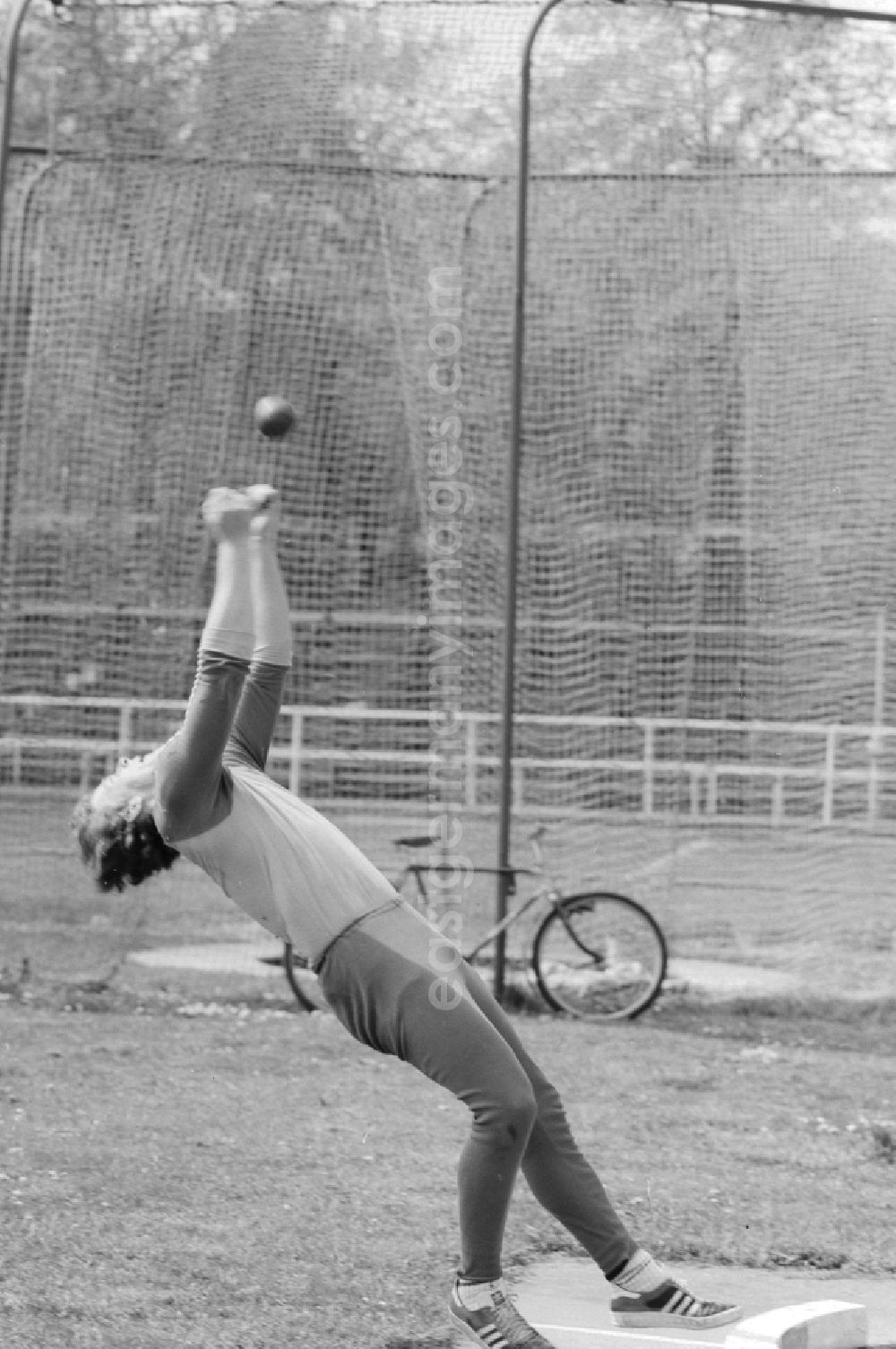 GDR photo archive: Potsdam - The javelin thrower / Athlete Uwe Hohn in Potsdam in Brandenburg on the territory of the former GDR, German Democratic Republic. Here in a pub, the hammer throw