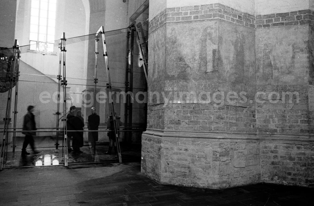 GDR image archive: Berlin-Mitte - Der Totentanz in der Marienkirche unter Glas 21.12.92