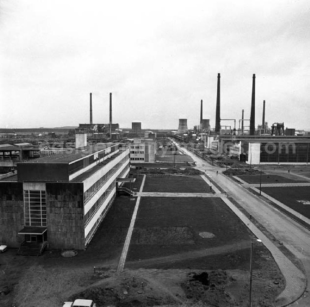 GDR picture archive: Schwedt - Dezember 1965 Erdölverarbeitungswerk Schwedt/Oder heute: PCK Raffinerie GmbH, Passower Chaussee 111, 16303 Schwedt/Oder, Tel.: +49 3332 46